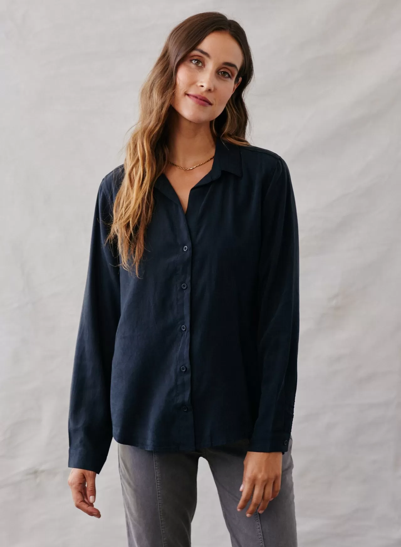 Bella Dahl Long Sleeve^Long Sleeve Classic Button Down - Vintage Black