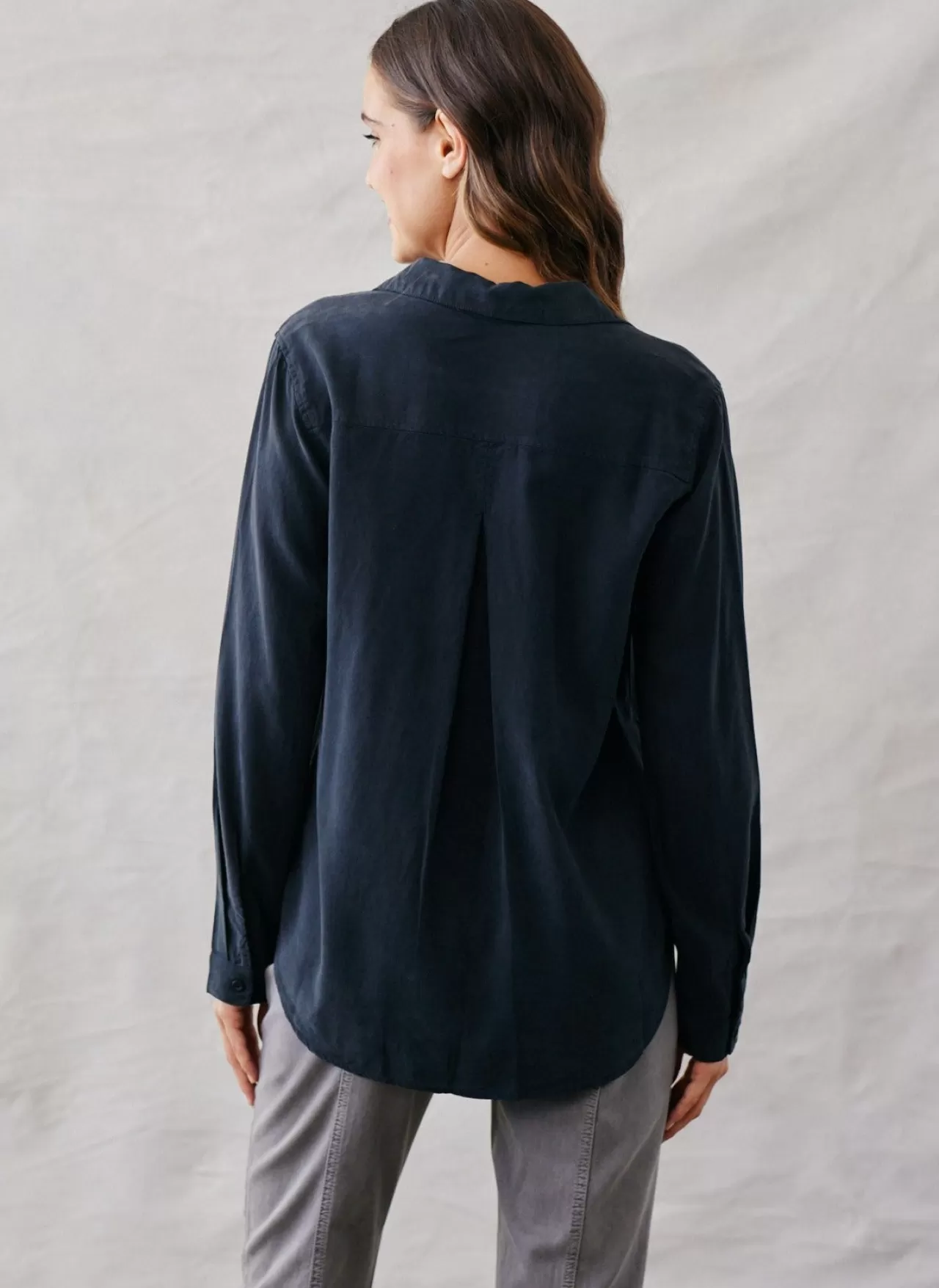 Bella Dahl Long Sleeve^Long Sleeve Classic Button Down - Vintage Black