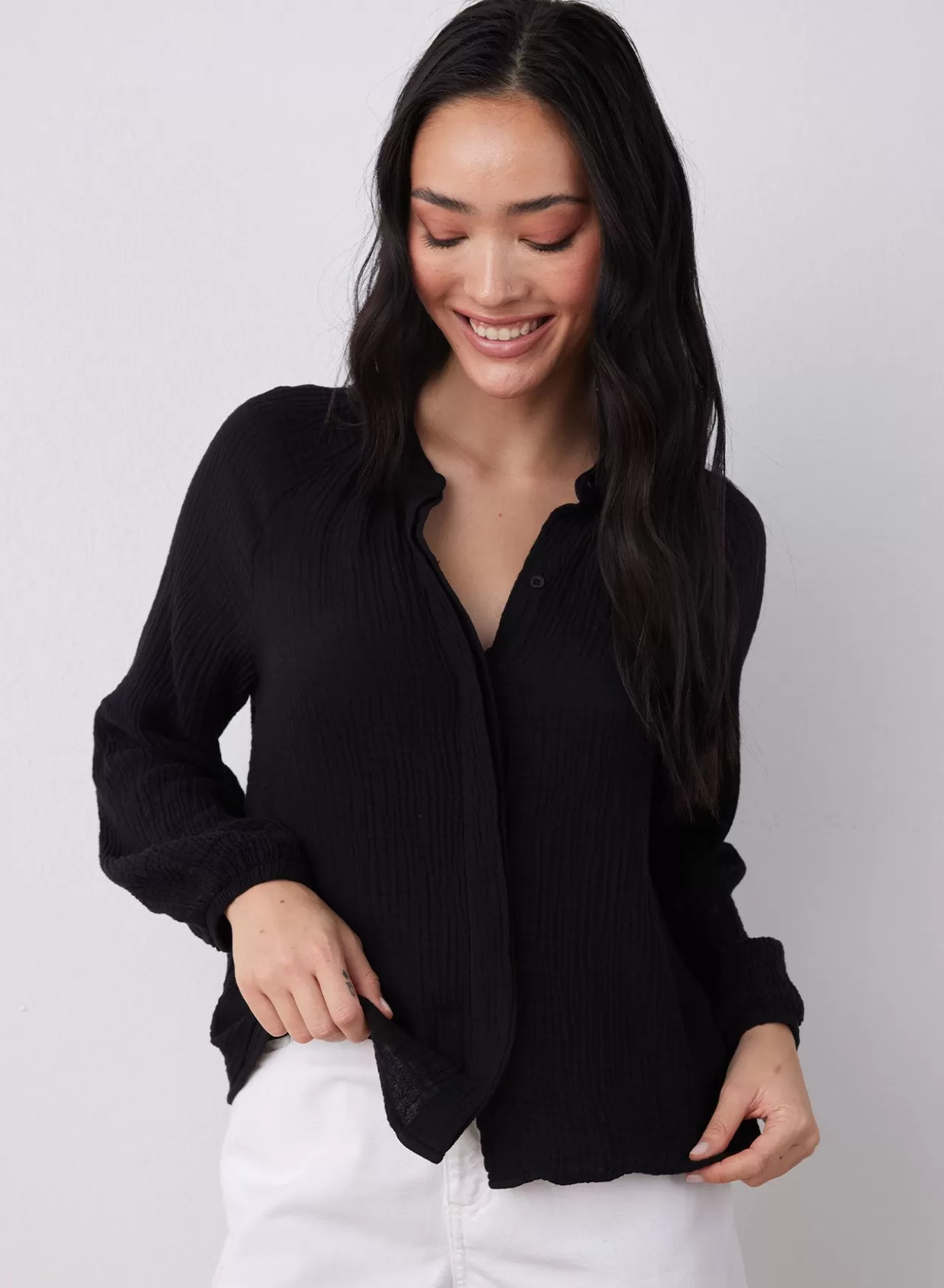 Bella Dahl Long Sleeve^Long Sleeve Shirred Raglan Shirt - Black