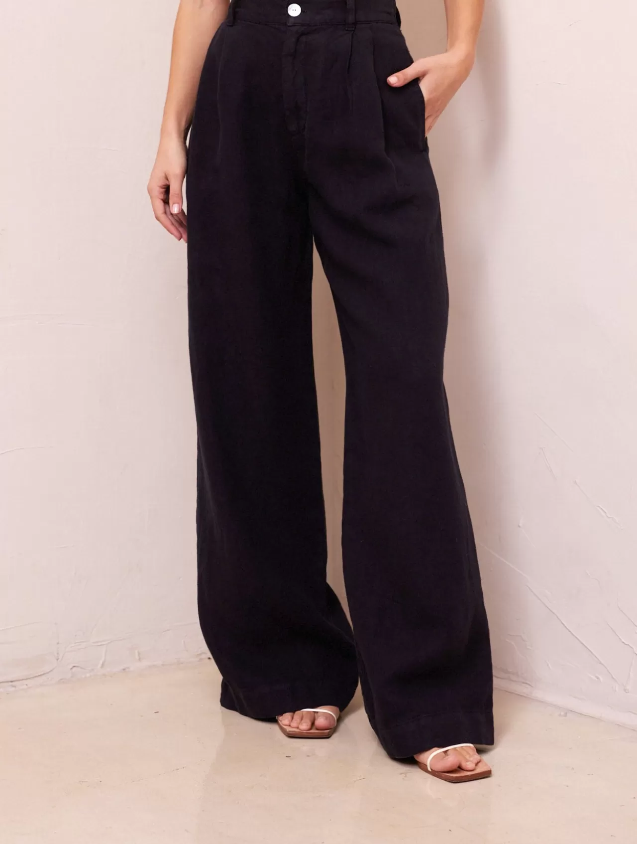 Bella Dahl Pants^Pleated Wide Leg Linen Trouser - Black