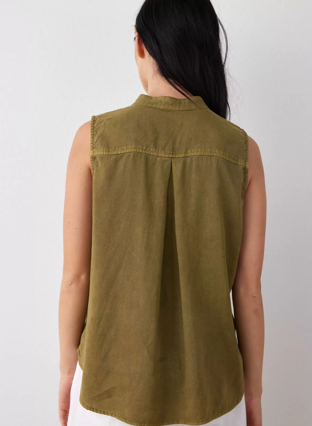 Bella Dahl Sleeveless^Sleeveless Two Pocket Button Down - Jungle Green