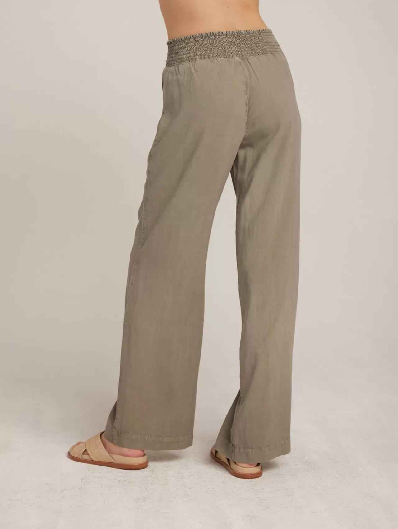 Bella Dahl Pants^Smock Waist Wide Leg Pant - Soft Army