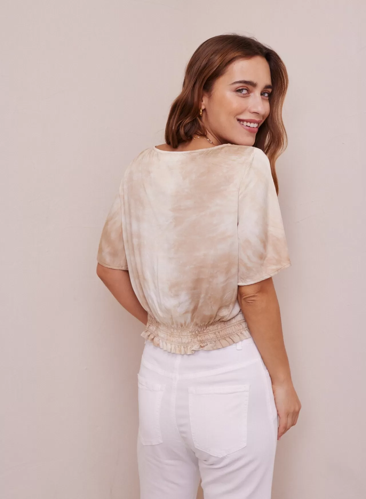 Bella Dahl Short Sleeve^Smocked Waist Short Sleeve Top - Dune Dye