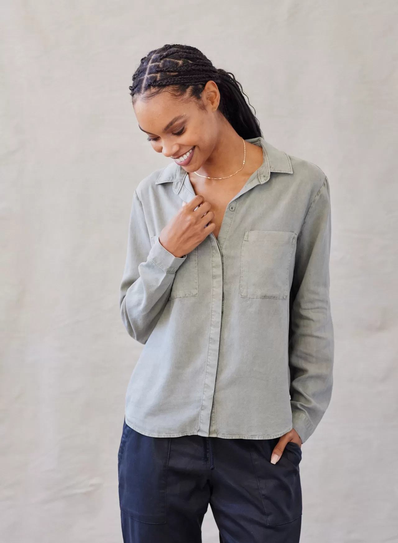 Bella Dahl Long Sleeve^Two Pocket Classic Button Down - Soft Army