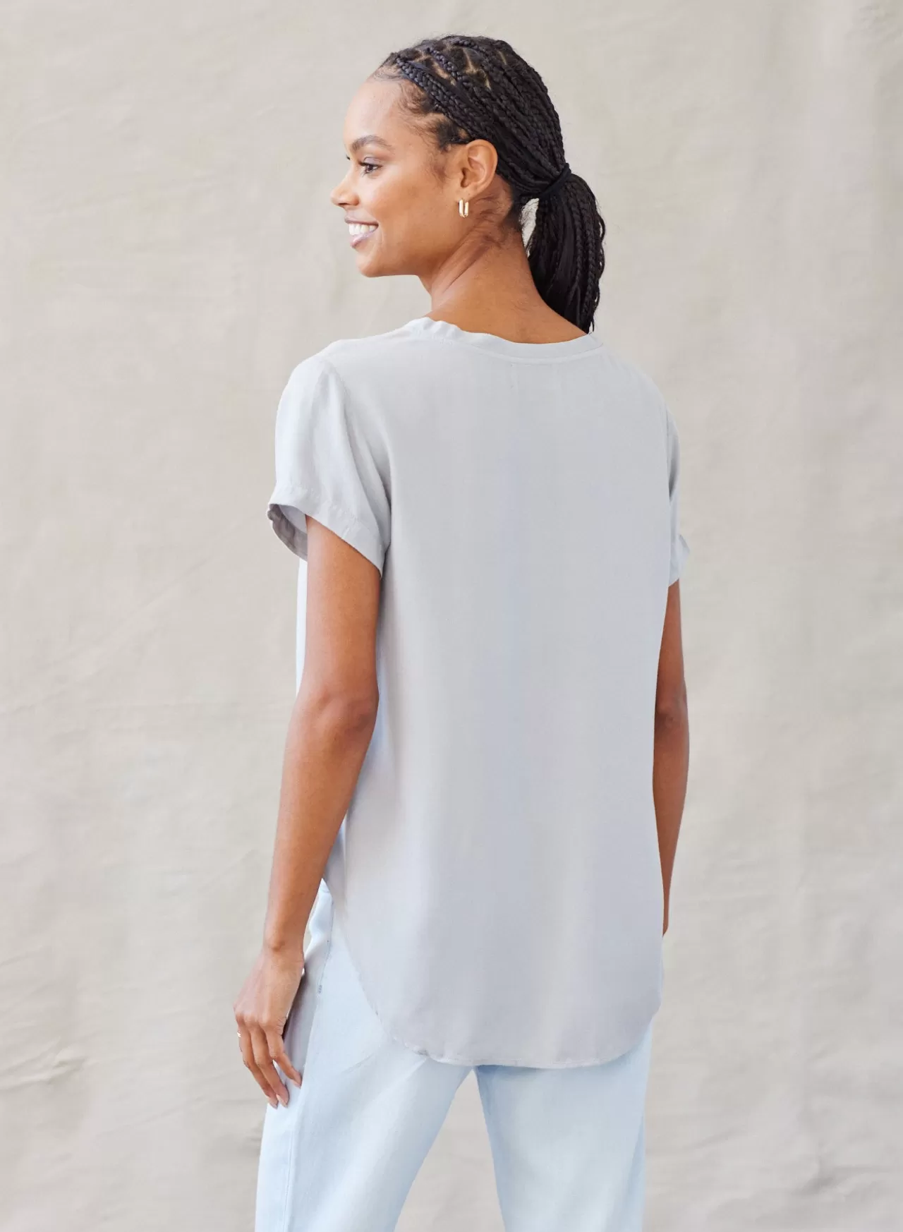Bella Dahl Short Sleeve^V-Neck Tee - Foggy Sky